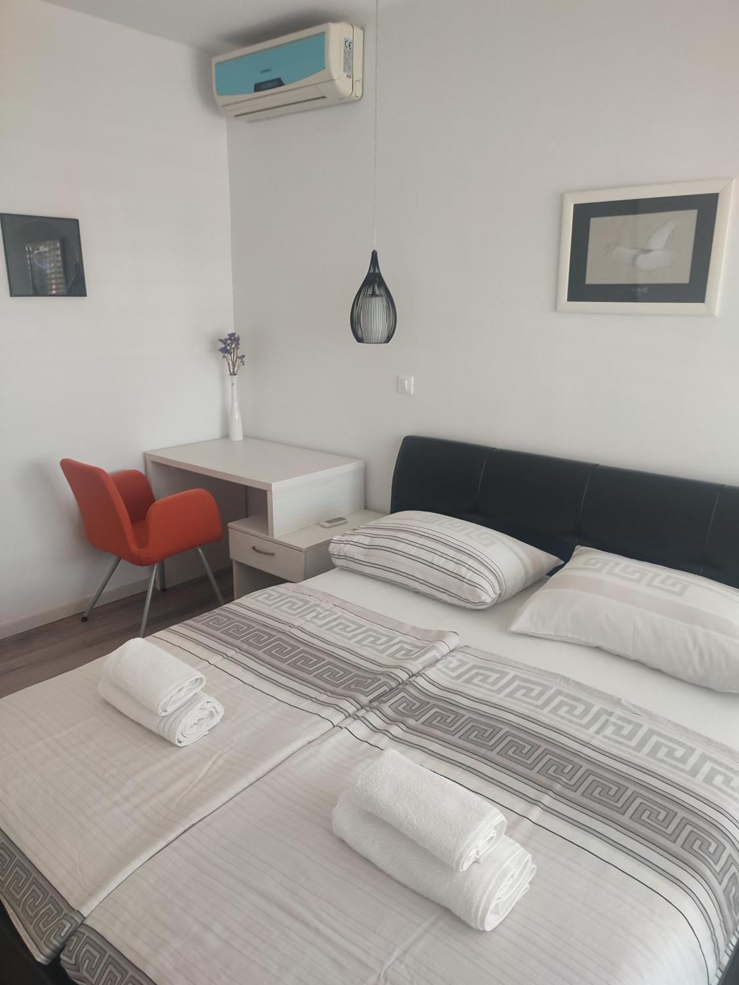 Biuk Apartments Novi Vinodolski Rom bilde